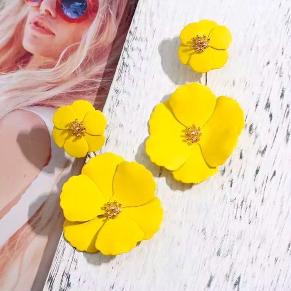 Anthropologie Yellow Blossom Flower Earrings - Picture 1 of 4
